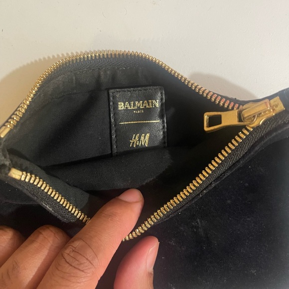 Small Balmain X H&M pouch. - Picture 3 of 3